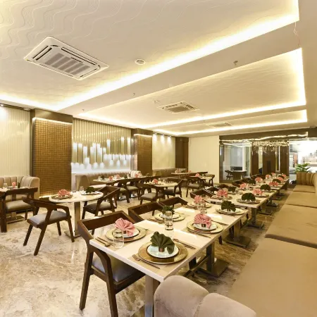 Hotel Avalon Palms Agra