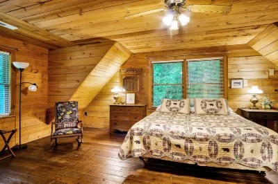 Cozy Cabin Retreat - Spacious Living, WiFi, Rustic Charm
