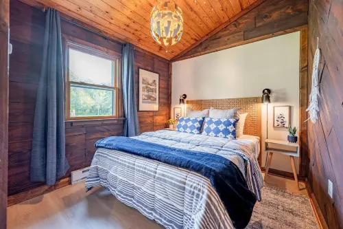 Rustic Retreat - Firepit, Pool Table, Porch, WiFi Hotels in Berkeley County