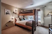 <b>Trailside Retreat w/ Hot Tub – Come enjoy Summer and Fall at Sunday River</b> Hotels near Sunday River Resort
