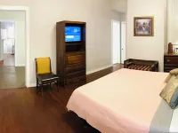 Relax & Unwind in a Spacious Historic Home with Porch, Patio, & Sunroom Hotels in Selma