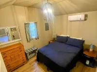 Fox Kit Cabin Hotels in Bosque County