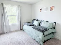 Charming 3-bedroom townhome w/ Pool in Pensacola