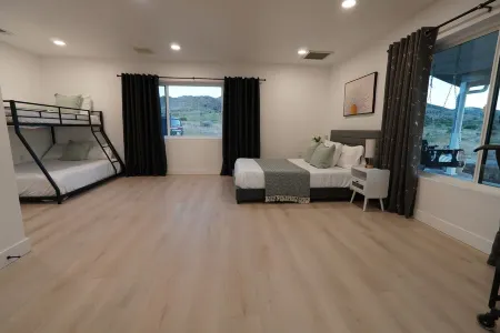 Spacious House w/ Panoramic View, Pickleball, Game Room, Hot Tub & Pool