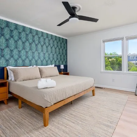 Coral House - Incredible Sunsets + Walk to Beach!