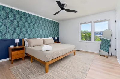 Coral House - Incredible Sunsets + Walk to Beach! Hotels near Wrightsville Beach Marina