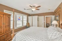 BEE in BRENHAM Holiday Cottage - Premium location walking distance to downtown 옐로 피버 묘지 주변 호텔