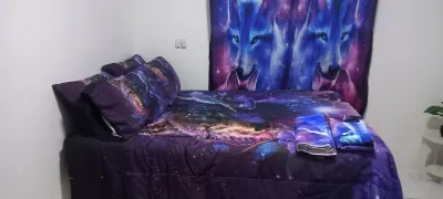 House - Sleeps 4 - Patio - Parking Hotels in 