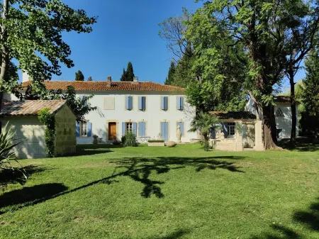 Mas du Versadou Отели рядом с достопримечательностью «Abbatiale de Saint Gilles»