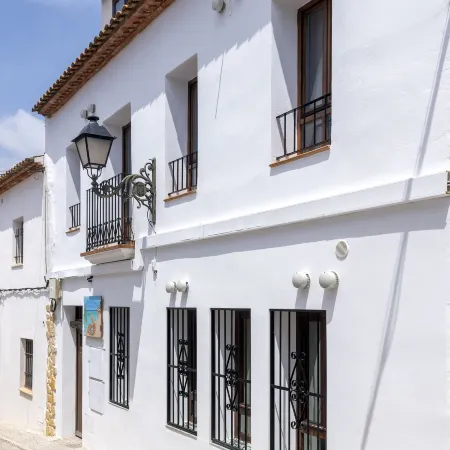 Hostal Perla Blanca Altea Отели в г. Альтеа
