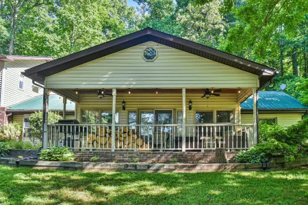 Mountain Retreat Hot Tub Asheville Отели рядом с достопримечательностью «Бируоллоу Маунтин Трейл»