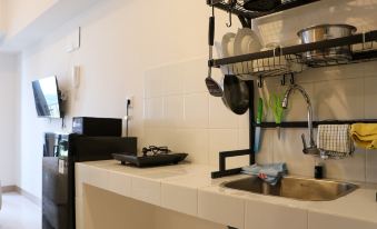 Comfy Stay Studio at Tokyo Riverside Pik 2 Apartment