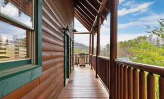 Annes Place by AvantStay Cozy Cabin with Hot Tub Games Near Dollywood Attractions