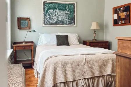 The Den on Walnut Street in Downtown Champaign Отели в г. Шампейн