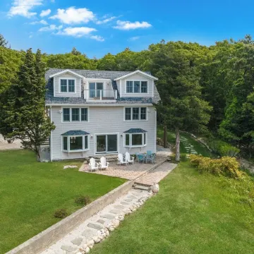 BAYVIEW New! 3BR/3 FB Sandy Beachfront Oasis w/ views over Buzzards Bay to Cape!