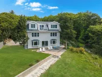 BAYVIEW New! 3BR/3 FB Sandy Beachfront Oasis w/ views over Buzzards Bay to Cape!