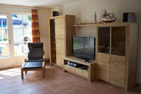 First-class semi-detached house (2009), around 90sqm, 200m from beach