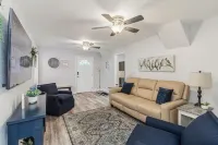 Hunter Lake Cottage w/ Parking, AC & W/D ~ Dogs Are Welcome