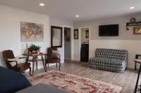 2 Rockleys Family Suite EV Charging Availible Hotels near Express Factory Outlet