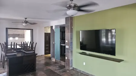 Beautiful Bay Views, close to Town Center, Dining and  Beach