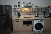 Feels Like Home 1 Bed Retreat Conveniently Located to Many Places of Interest. Hotels in Jackmans