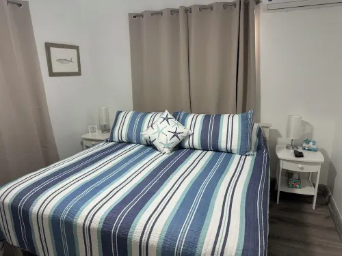 The Cozy Cottage is an inviting 2-bedroom house in Spanish Wells with Golf Cart