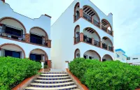 Courtyard Villa "Oaxaca" with a/c and pool      5 min stroll to beach