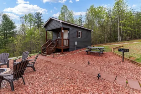 Cabin 3, the delightful Joy cabin in the heart of Moravian Falls, NC