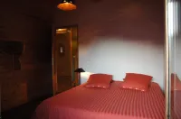 Apartment in a chalet of character with ski access Hotels in Montriond