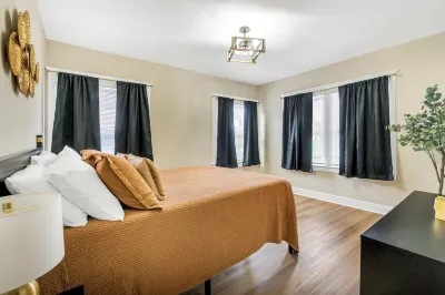 Modern 2-bedroom house in Tower district Fresno with WiFi, AC Hotel in zona Warmerdam Field