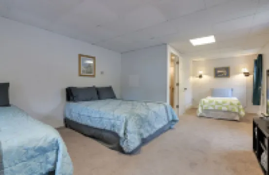 5BR 3 Bath-The Maine House@Twin Hills Cottages