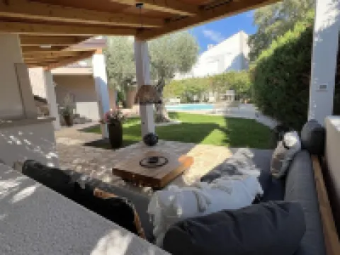 Picturesque "SONNE" vacation apartment with large pool and beautiful garden Hotels in Bale