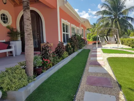 Beautiful one bedroom apartment Отели в г. Savannah