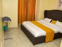 Cozy brand-new fully furnished 2 bedroom, 2 bath suite 5min from city center 키테일 호텔