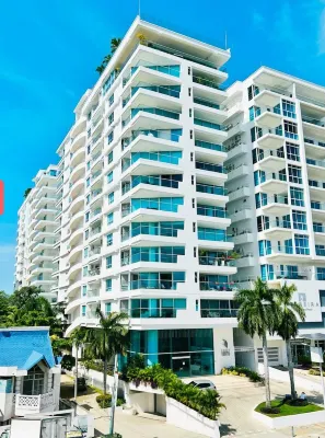 Beachfront Apartment / Panoramic View of the Beach and Ocean Hotels in La Boquilla