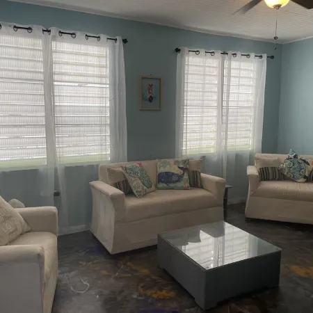 Peaceful, fully renovated home that is solar powered!