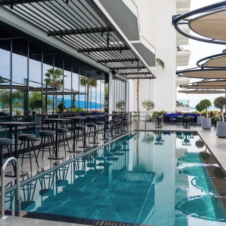 Demi Hotel
