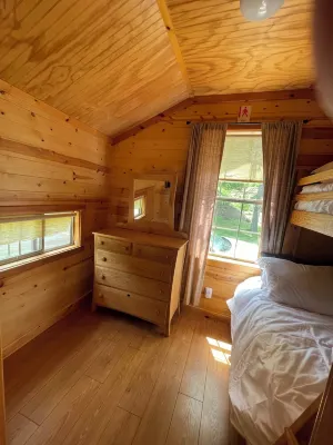 The Perch- Cliffside cabin with dock overlooking Black Lake