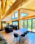 Timberwolf A- New Luxury Lodge *HOT TUB* GAMES ROOM*