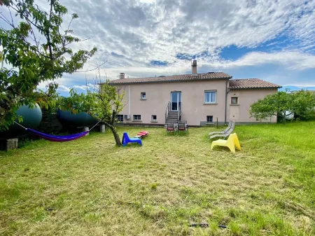 Gîte 4/5p, 2 bedrooms, private garden, shared pool