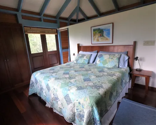 New Moon - Beautifully Built Cottage with Views of Coral Bay