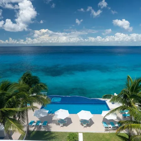 Perfect&Quiet Oceanfront 1BR Condo, 2 miles North of town, Awesome Snorkeling
