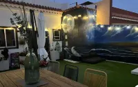 Ocean Side Harbour Paradise Apartment Отели рядом с достопримечательностью «Terminal B of Tenerife South Airport»