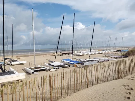 Getting a breath of fresh air by the sea between Bredene and De Haan