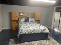private 6 Bedroom charming  2000 sq ft ranch 10-14 people