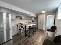 Charming 1-bedroom apartment in enchanting Mississauga with AC, WiFi Hotels near Clarkson Station