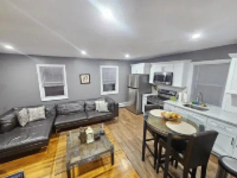 Spacious One Bedroom suite 亨廷頓屯酒店