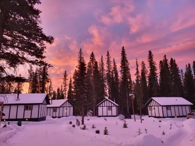 Luxury Stargazer Cottage - Joby Chungo Hotels near Abraham Lake