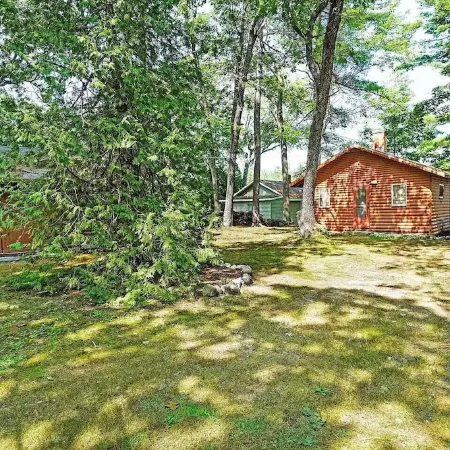 Classic Maine Cabin, Private Waterfront Easy Access to Nearby Amenities