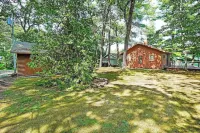 Classic Maine Cabin, Private Waterfront Easy Access to Nearby Amenities